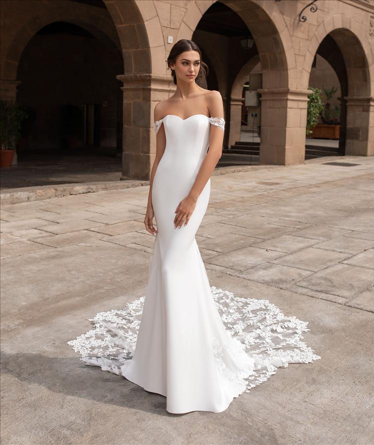 Pronovias hotsell average price